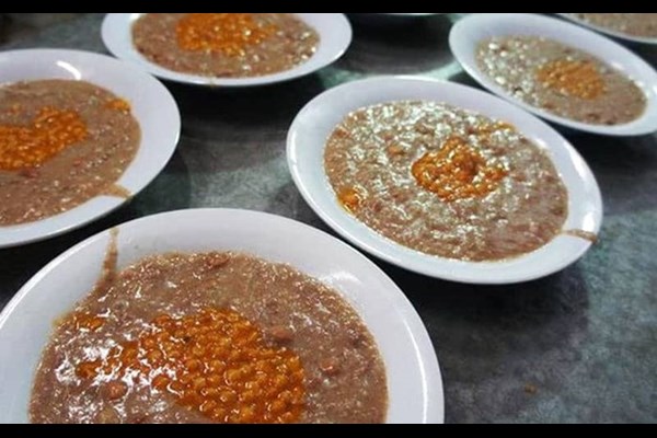 توزیع بیش از ۴۰۰۰ پرس صبحانه گرم بین زائران حسینی