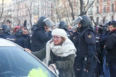عکس/ درگیری پلیس ضدشورش اسپانیا با رانندگان تاکسی