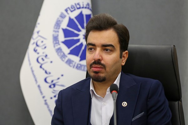 اتاق قم در دوره دهم برنامه‌های توسعه صنعتی و صادراتی استان را دنبال می‌کند/  جهش ۶۵ درصدی صدور کارت بازرگانی و ارتقای رتبه اتاق قم در ارزیابی ملی
