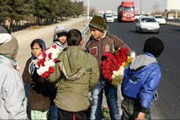 کودکان‌کار ۲۰ برابر مستمری والدین‌شان درآمد دارند/ مافیا بازیگردان اصلی سرچهارراه‌ها